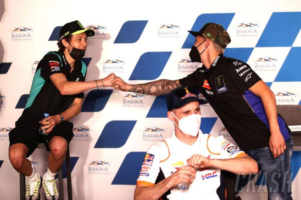 Rossi dan Quartararo saling tegur sapa saat sesi konferensi pers (twitter.com/Flyin18T)