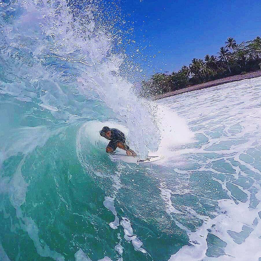 Hamish Daud saat surfing. (instagram.com/hamishdw)