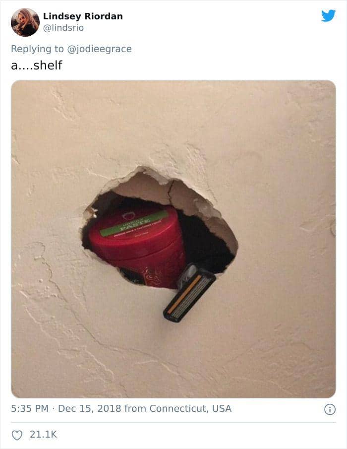 Barang aneh di kamar mandi cowok. (twitter.com/lindsrio)