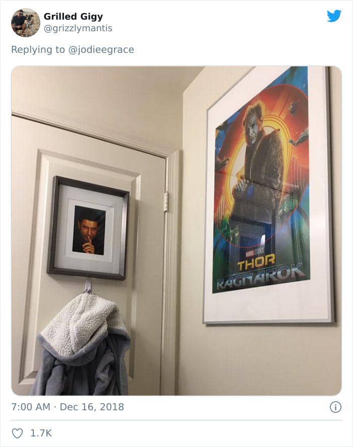 Barang aneh di kamar mandi cowok. (twitter.com/grizzlymantis)