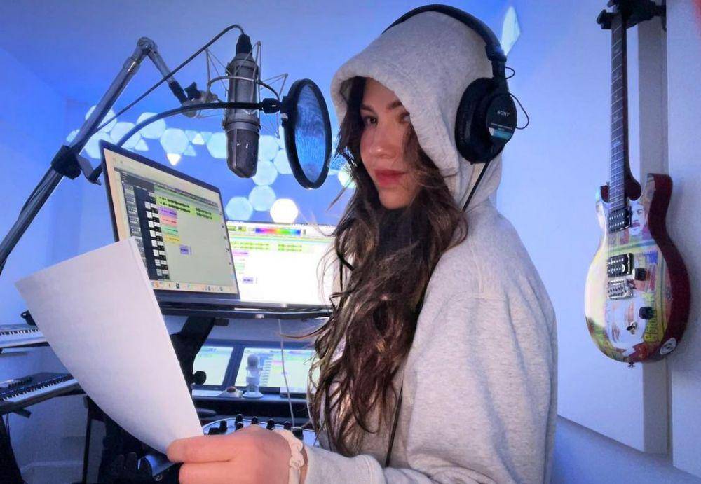 Thalia (instagram.com/thalia)