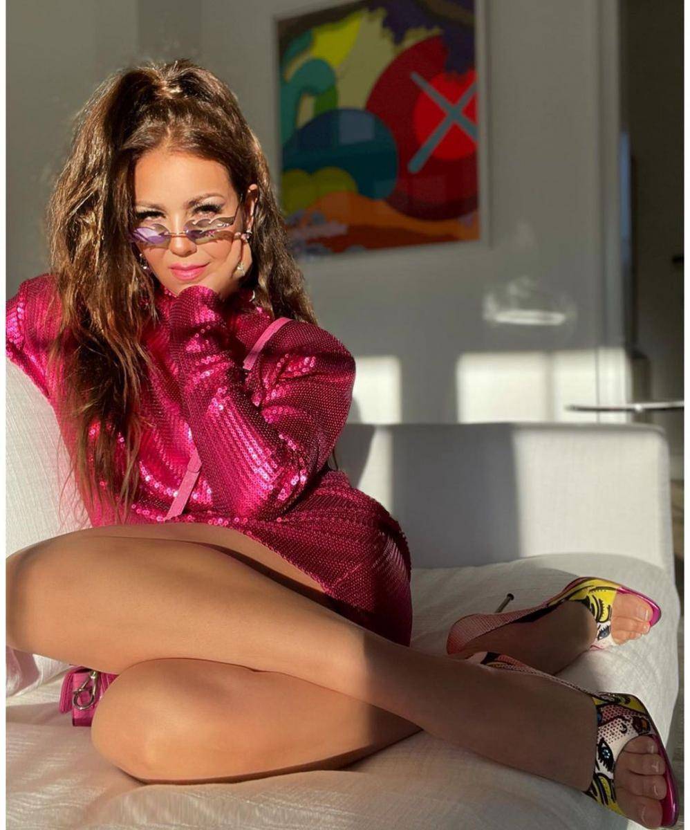 Thalia (instagram.com/thalia)