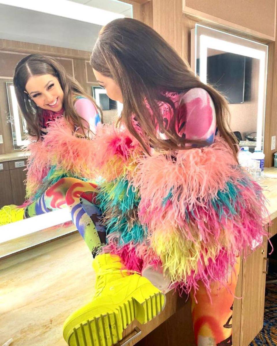 Thalia (instagram.com/thalia)