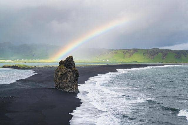 Reynisfjara (instagram.com/icelandtravel)