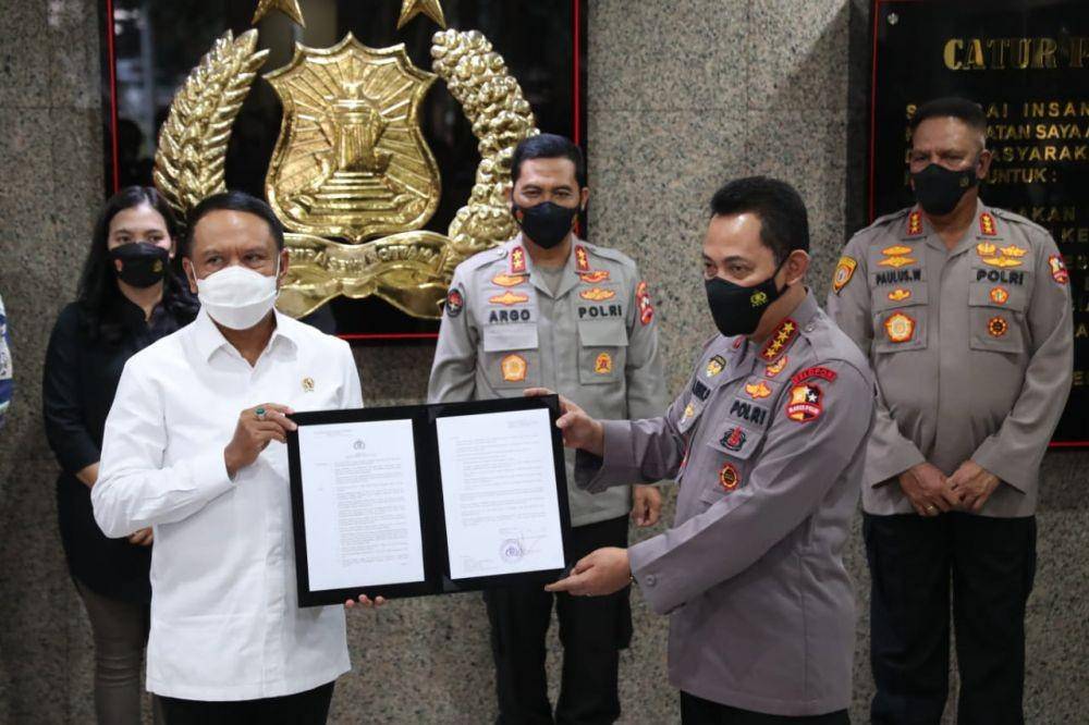 Upaya Menpora Zainudin Amali dalam menghidupkan kembali sepak bola Indonesia mendapat apresiasi dari pengguna internet (warganet). (Dok. Kemenpora)