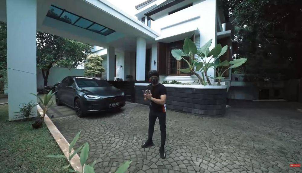 rumah tampak dari depan (Youtube.com/Atta Halilintar)