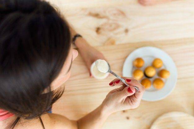 Yoghurt berperan baik dalam menjaga kesehatan vagina (freepik.com/nensuria)
