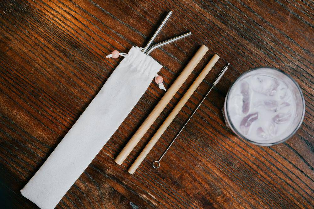 ilustrasi tolak sedotan plastik (unsplash.com/@davidmac)
