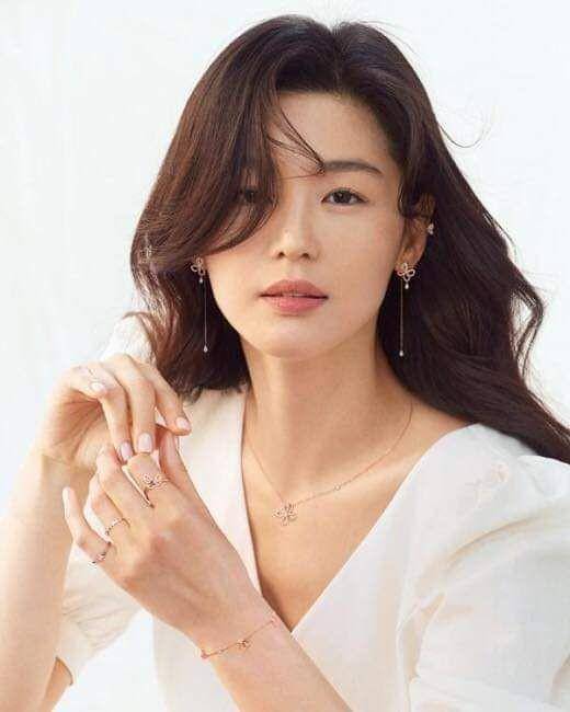 Jun Ji Hyun (twitter.com/kimclngsn)