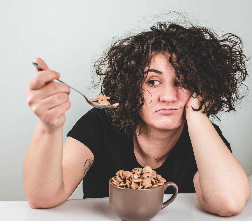 ilustrasi orang sedang makan (Unsplash/Tamas Pap)