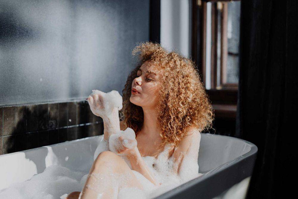 ilustrasi bubble bath (Pexels/cottonbro)