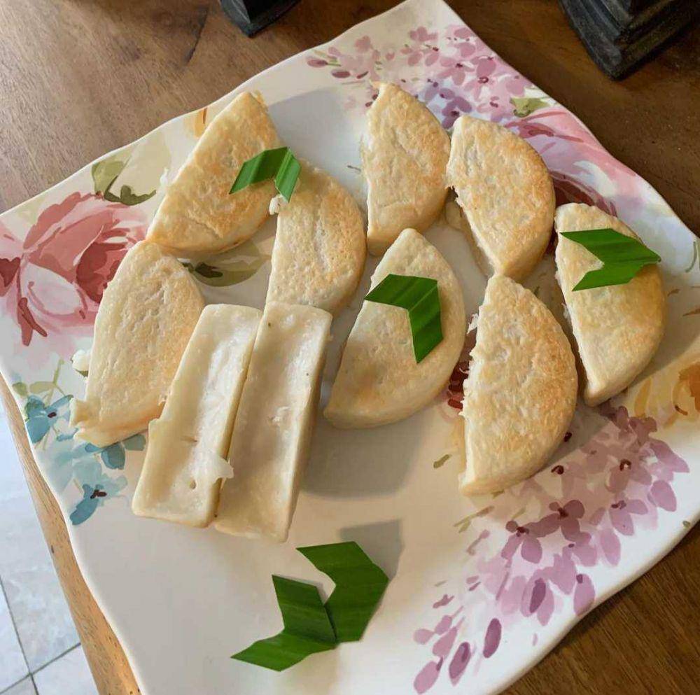 Kue pancong (instagram.com/mixedwithlovegateu)