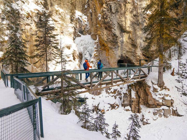 Johnston Canyon (banffadventures.com)