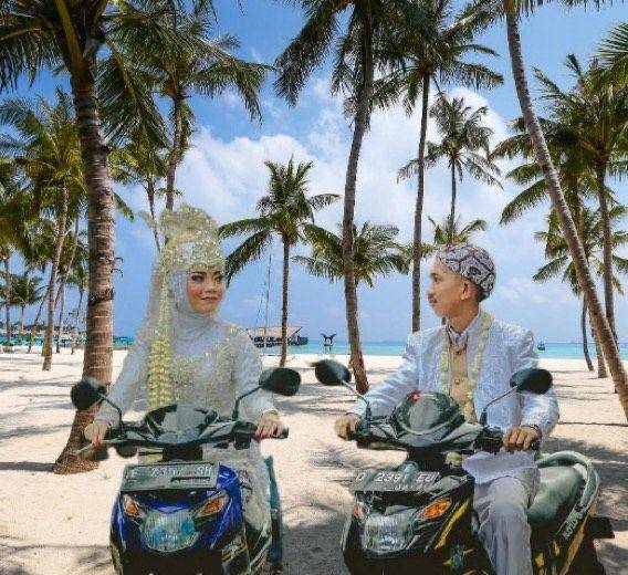 foto pengantin lucu (twitter.com/bluetaerfly)
