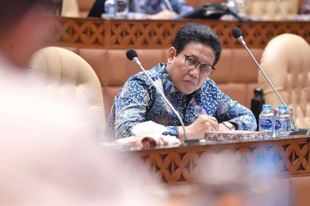 Mendes PDTT Abdul Halim Iskandar memaparkan program prioritas pembangunan desa untuk tahun anggaran 2022 saat menghadiri rapat dengan Komisi V DPR RI, Jakarta, Kamis (03/06/2021). (Dok. Kementerian PDTT)