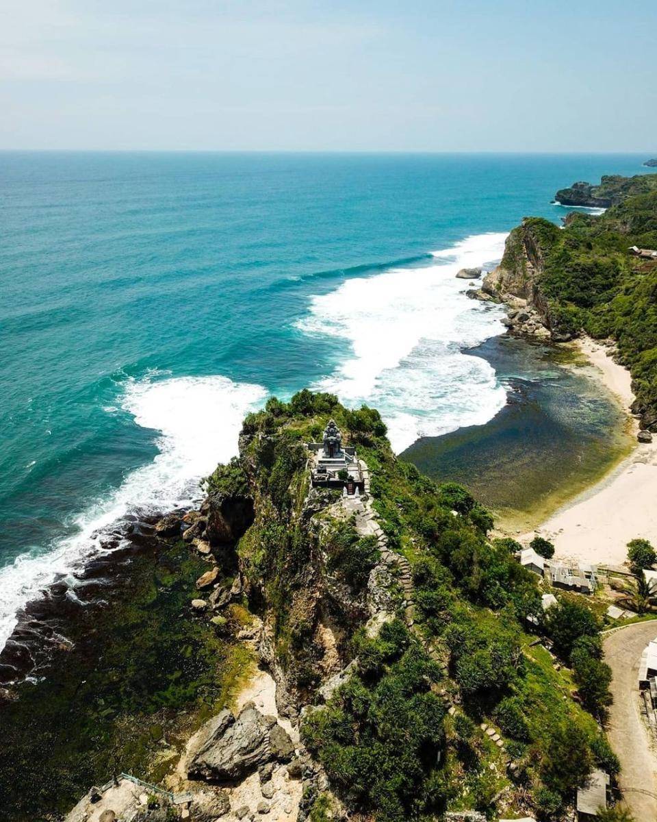 Ilustrasi Pantai Ngobaran, Yogyakarta (instagram.com/lestariuwie)