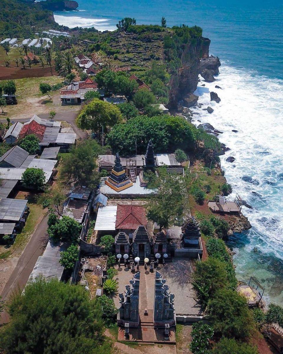 Ilustrasi Pantai Ngobaran, Yogyakarta (instagram.com/lestariuwie)