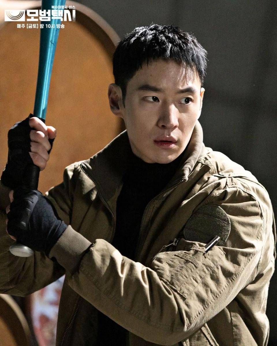 Lee Je Hoon di drama Taxi Driver (instagram.com/sbsdrama.official)