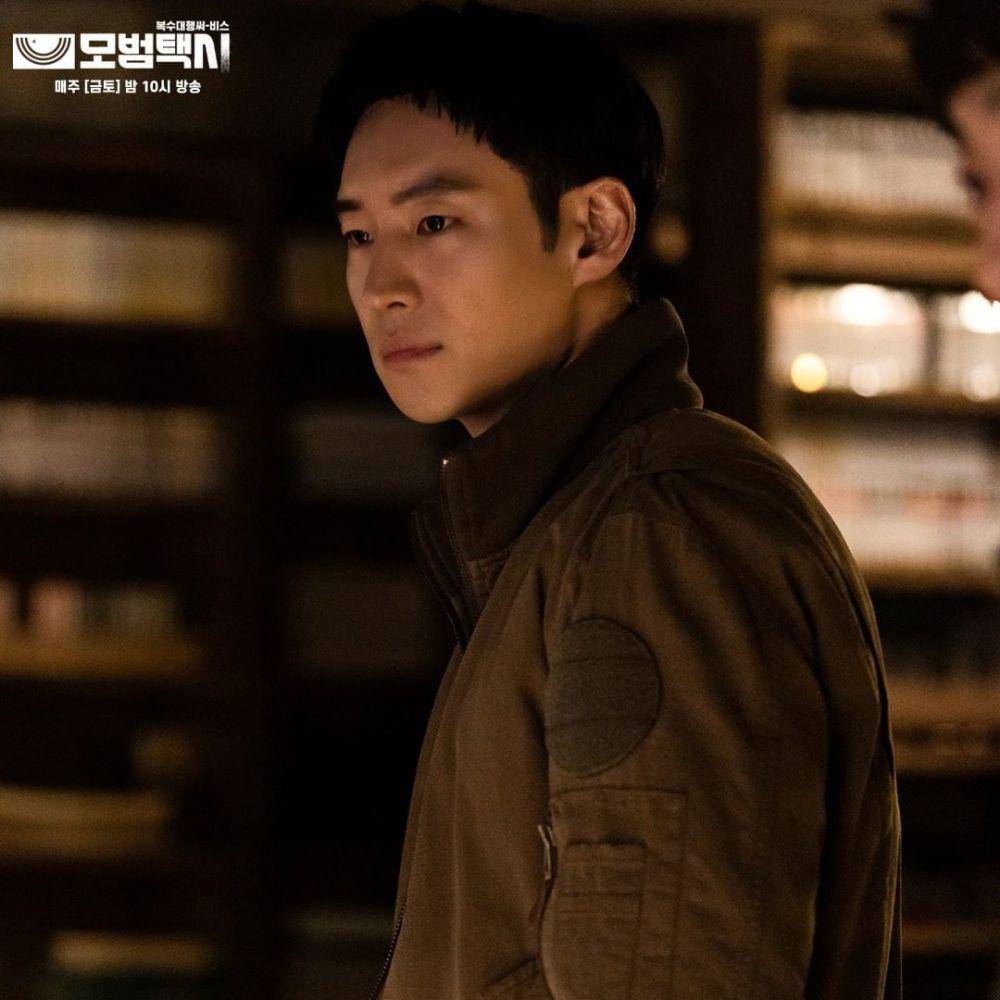 Lee Je Hoon di drama Taxi Driver (instagram.com/sbsdrama.official)