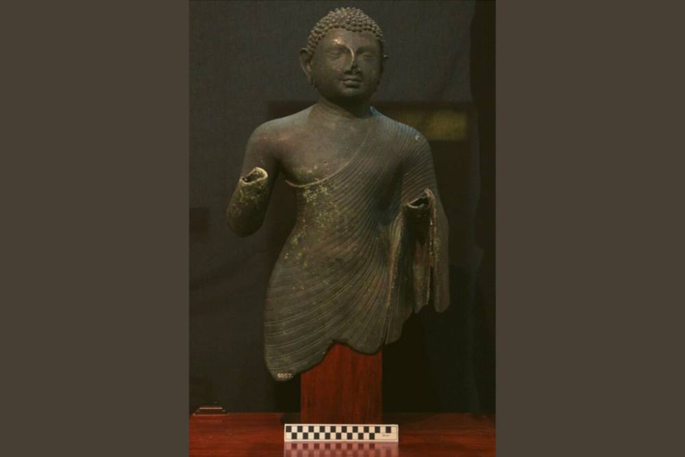Arca Buddha Dipangkara, patung Buddha tertua di Indonesia yang ditemukan di daerah pesisir Sulawesi Barat. (Dok. Direktorat Pelestarian Cagar Budaya dan Permuseuman)