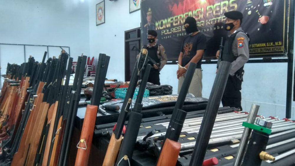 Pabrik Senapan Angin Ilegal di Blitar Dibongkar Polisi