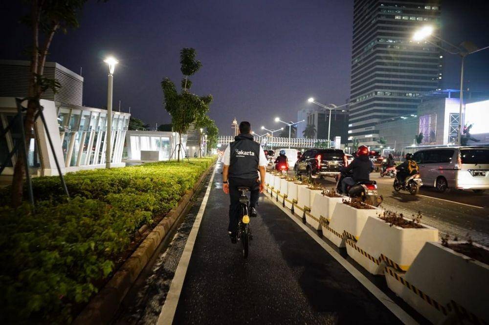 Gubernur DKI Jakarta Anies Baswedan bertolak dari Balai Kota DKI Jakarta Pusat ke kediamannya dengan bersepeda pada Rabu (2/6/2021) (Instagram/@Aniesbaswedan)