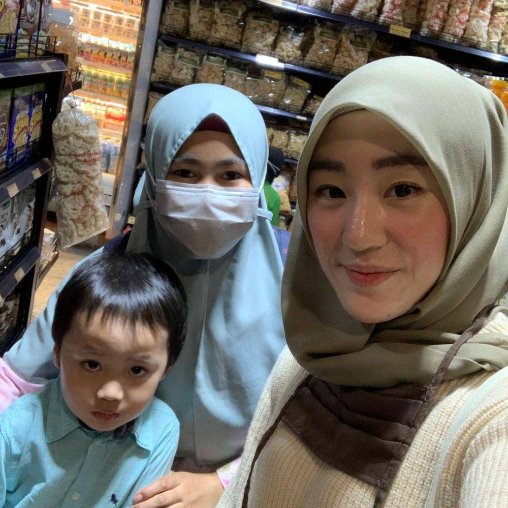 Larissa Chou dan anak (instagram.com/larissachou)