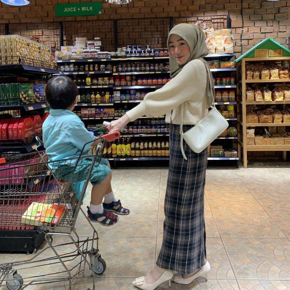 Larissa Chou dan anak (instagram.com/larissachou)