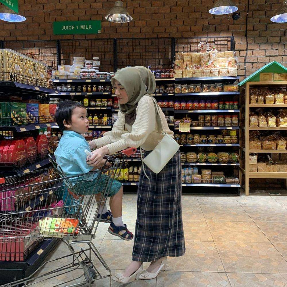 Larissa Chou dan anak (instagram.com/larissachou)