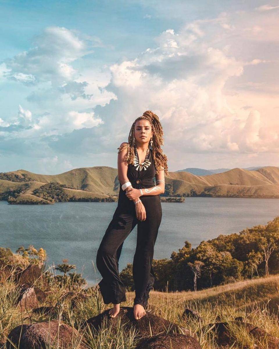 Artis asal Papua. Nowela Elizabeth Auparay ( instagram.com/mikhelia)