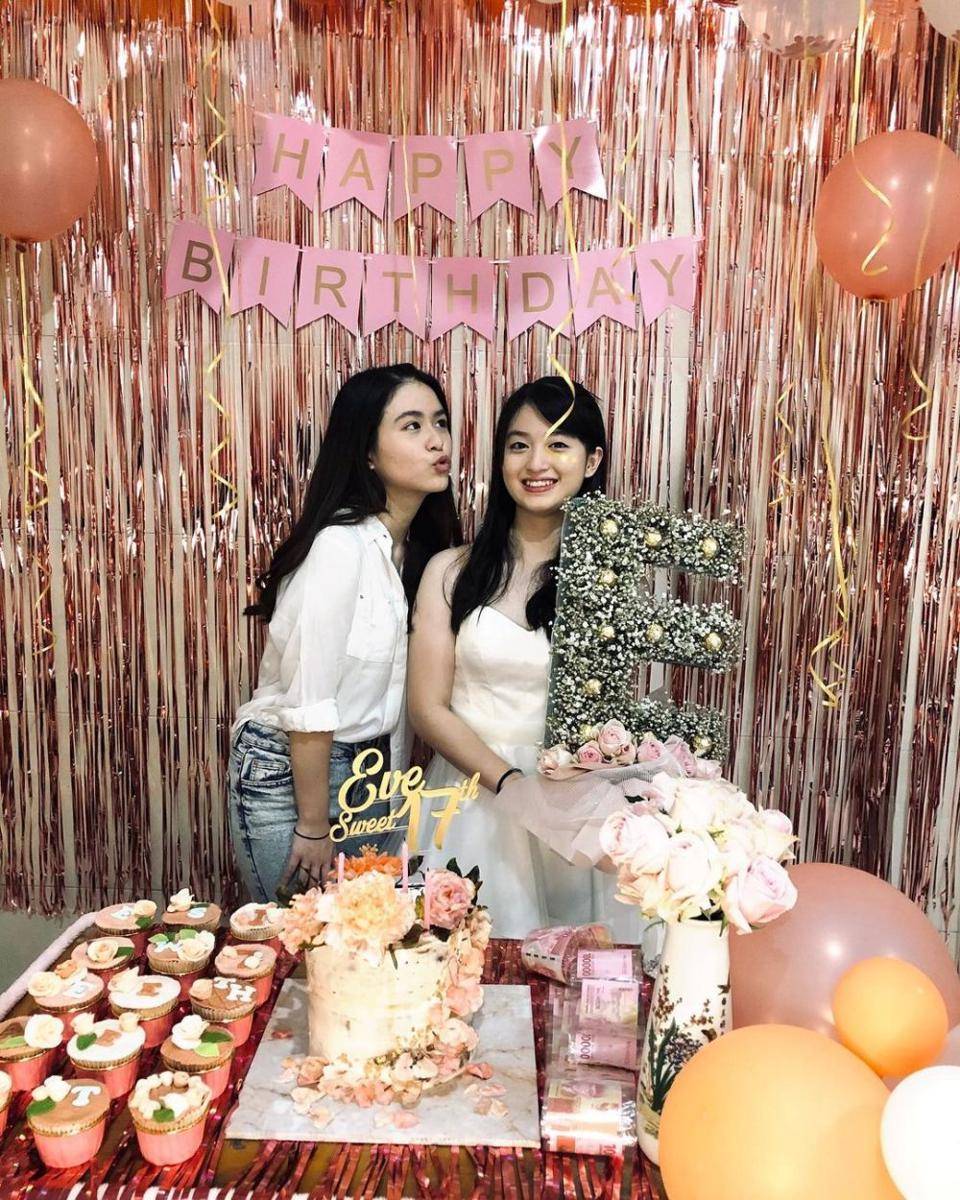 Ariel dan Eve (instagram.com/jkt48ariel/)