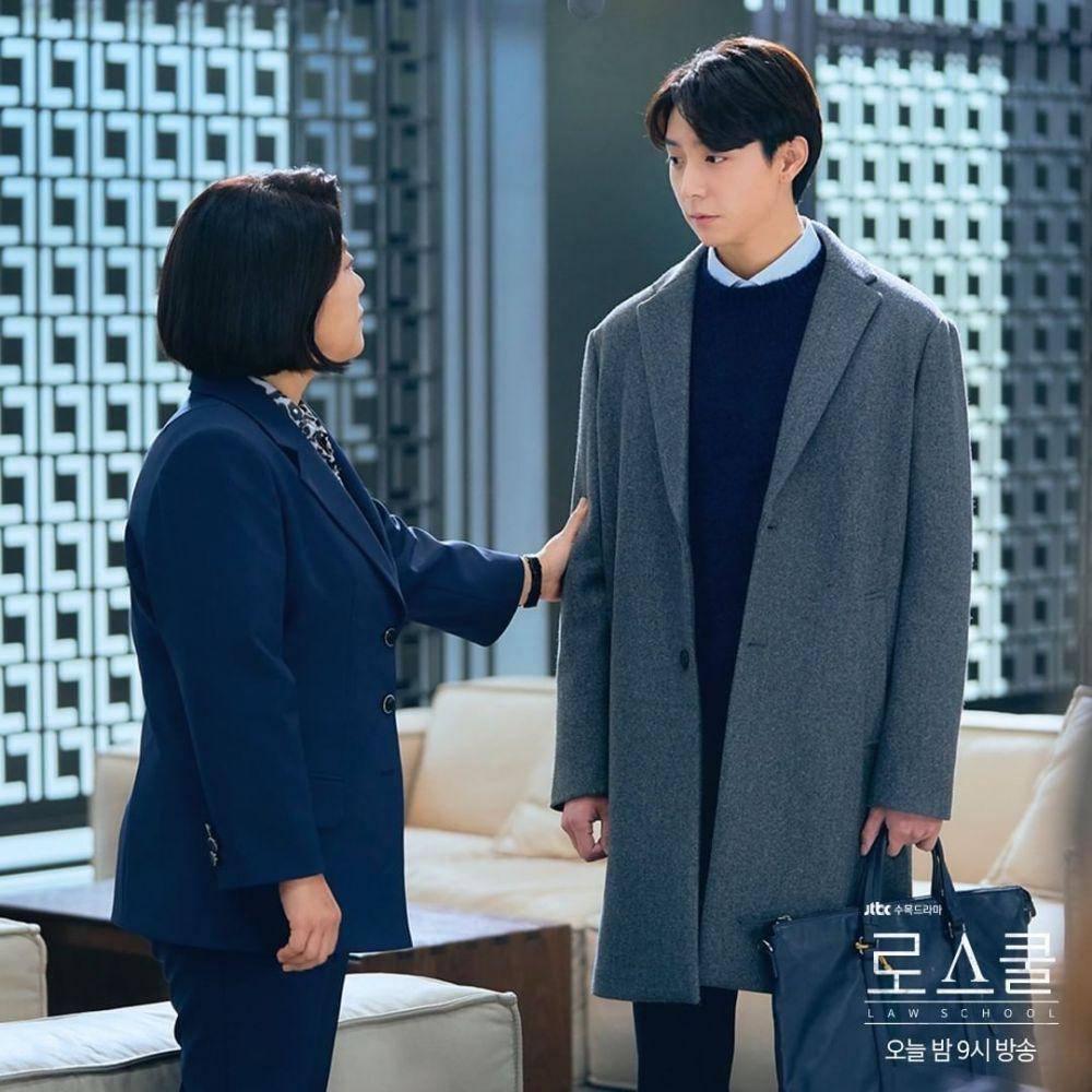 Lee Jung Eun dan Hyun Woo di KDrama Law School (instagram.com/jtbcdrama)