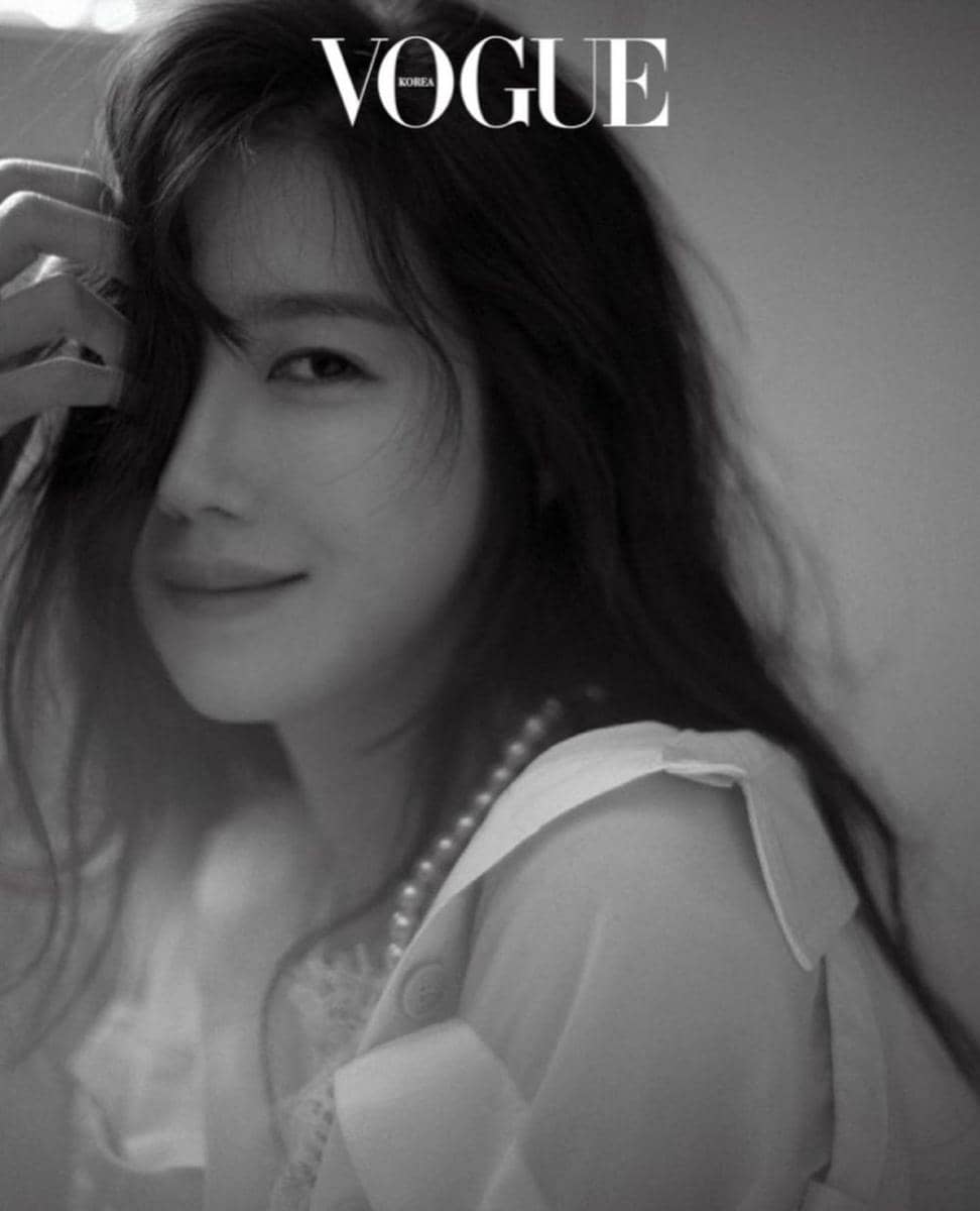 Lee Ji Ah di majalah Vogue Korea edisi Juni 2021. (instagram.com/voguekorea)