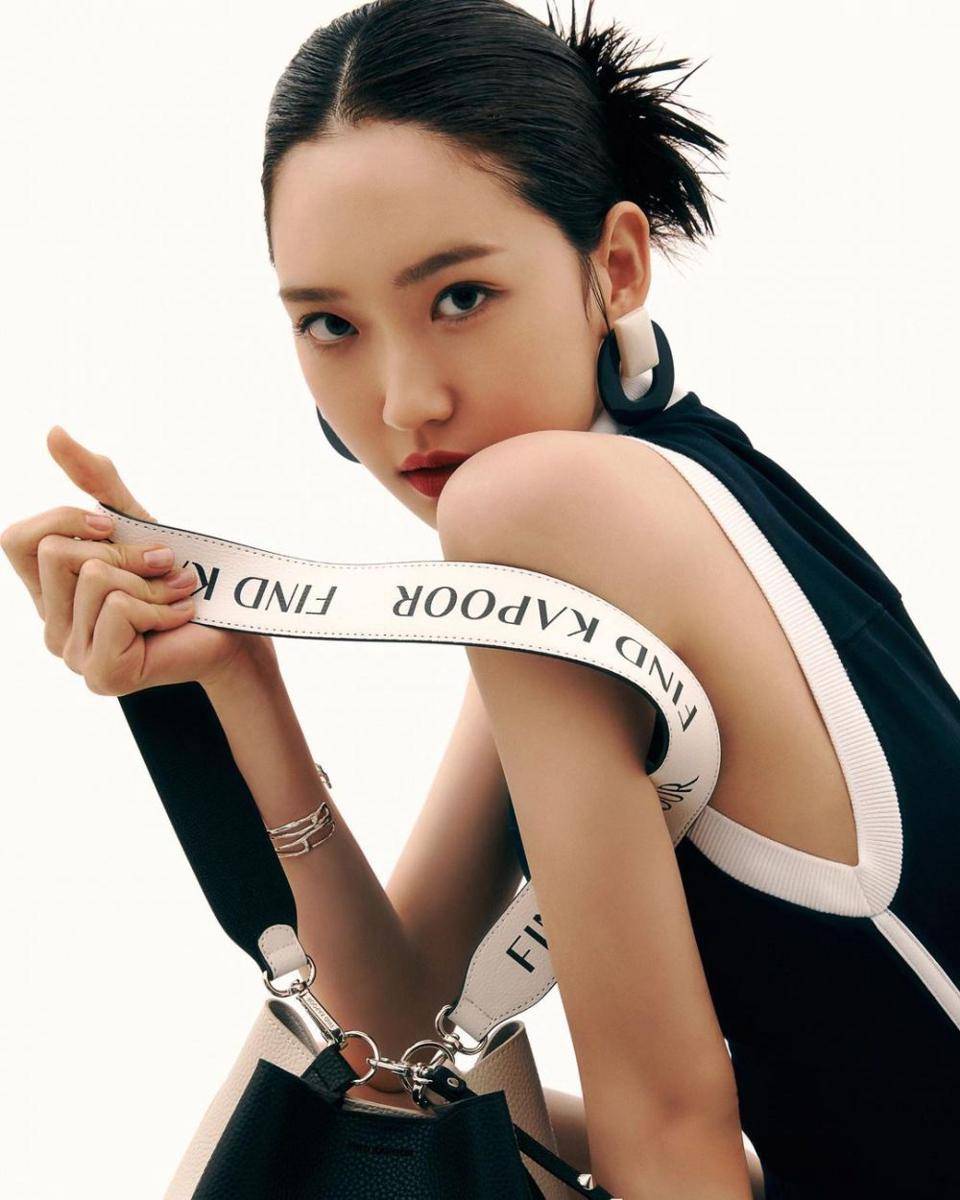 Han Ji Hyun di pemotretan brand tas Find Kapoor. (instagram.com/hanjiji54)