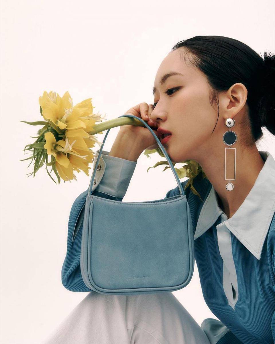 Han Ji Hyun di pemotretan brand tas Find Kapoor. (instagram.com/hanjiji54)