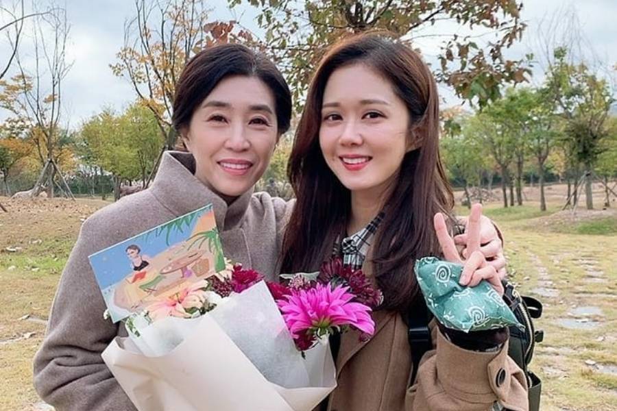 Kim Mi Kyung dan Jang Nara di balik layar VIP (instagram.com/kim_mee_kyung)