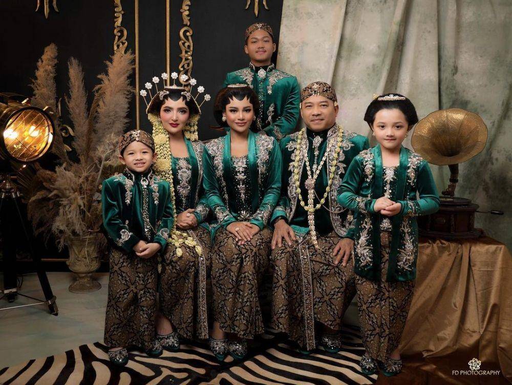 Keluarga A6 (@fdphotography90 via instagram.com/anchawedding_)