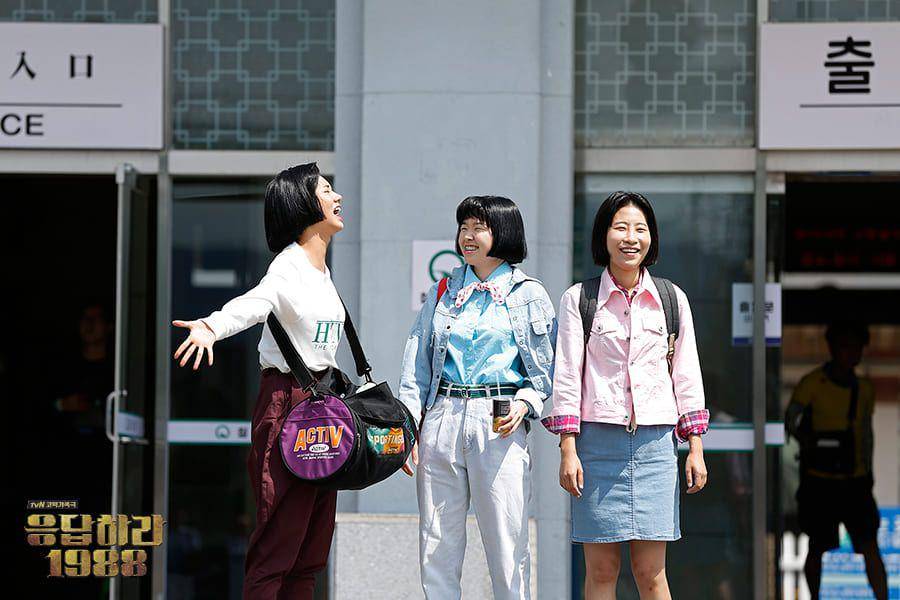 Hyeri dan geng Ssangmun Girls' High School di Reply 1988 (dok. tvN)