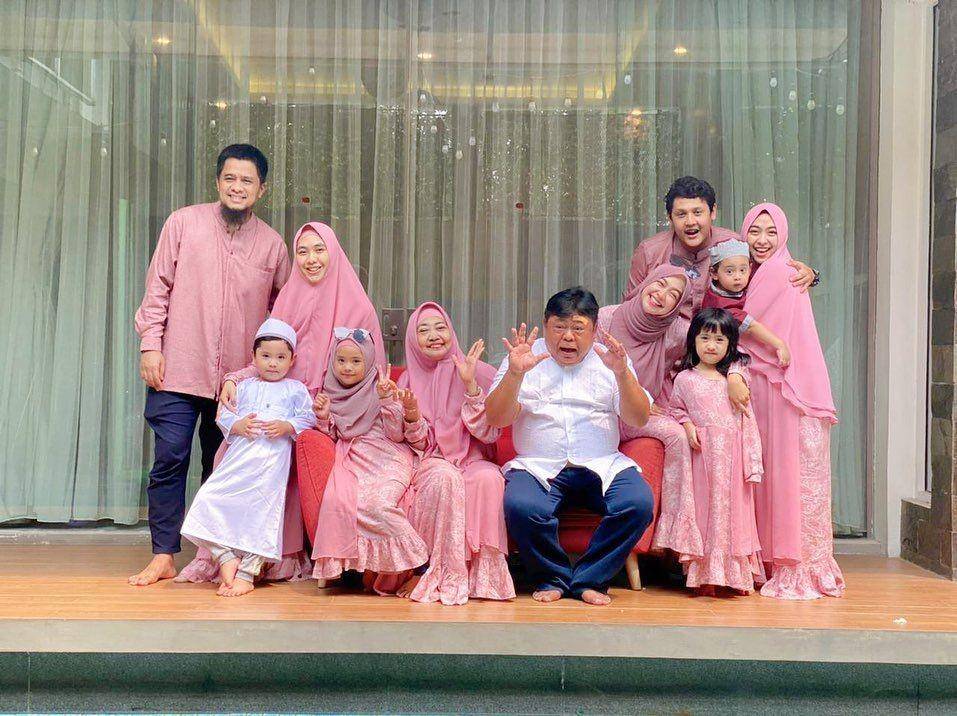 Ayah Oki Setiana Dewi dan Ria Ricis (Instagram.com/dr.shindyputri)