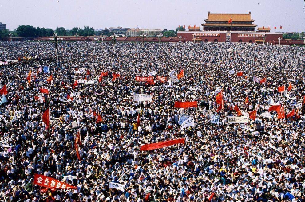 Suasana aksi unjuk rasa di Lapangan Tiananmen, Beijing, pada tahun 1989. twitter.com/JackPosobiec