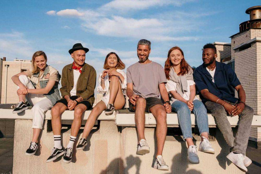 Iluatrasi kumpul sama teman (pexels.com/cottonbro)