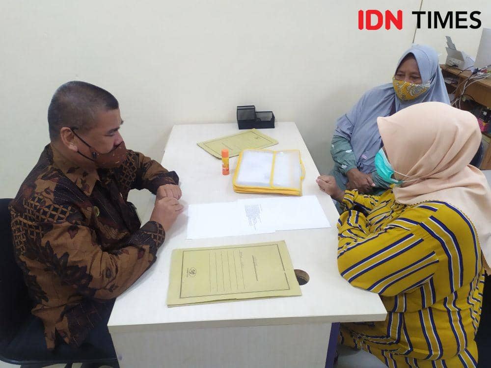 Ilustrasi pengambilan dana pelunasan dana haji (IDN Times/Tama Yudha Wiguna)
