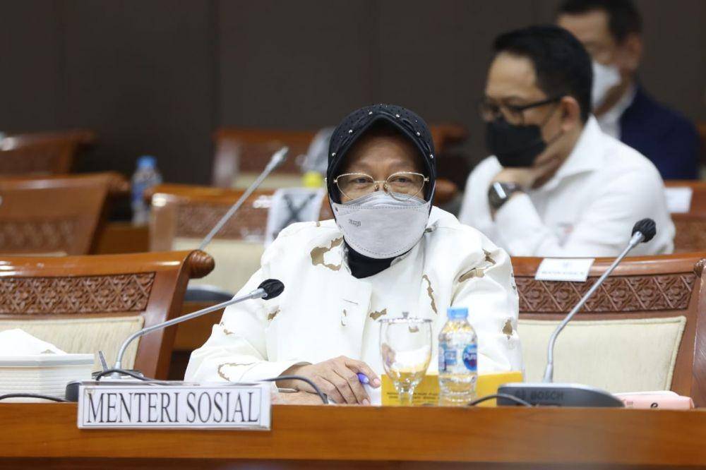 Menteri Sosial Tri Rismaharini  rapat kerja dengan Komisi VIII di Jakarta (03/06/2021). (dok. Kemensos)