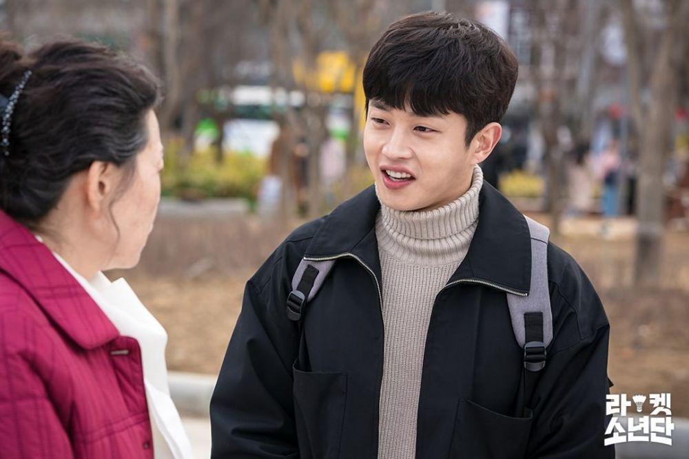10 Potret Menawan Kim Min Seok, Jadi Cameo di Drama Korea Racket Boys