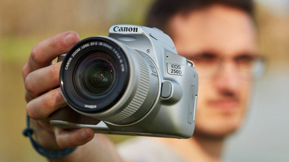 Canon EOS 250D (youtube.com/AQT s.r.o)