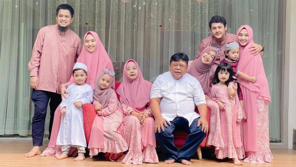 Ayah Oki Setiana Dewi dan Ria Ricis (Instagram.com/okisetianadewi)