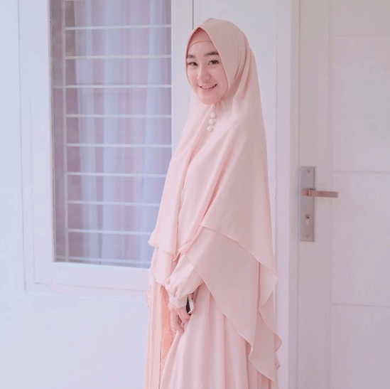 Gaya sederhana Larissa Chou (instagram.com/larissachou)