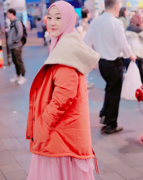 Gaya sederhana Larissa Chou (instagram.com/larissachou)