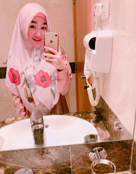Gaya sederhana Larissa Chou (instagram.com/larissachou)