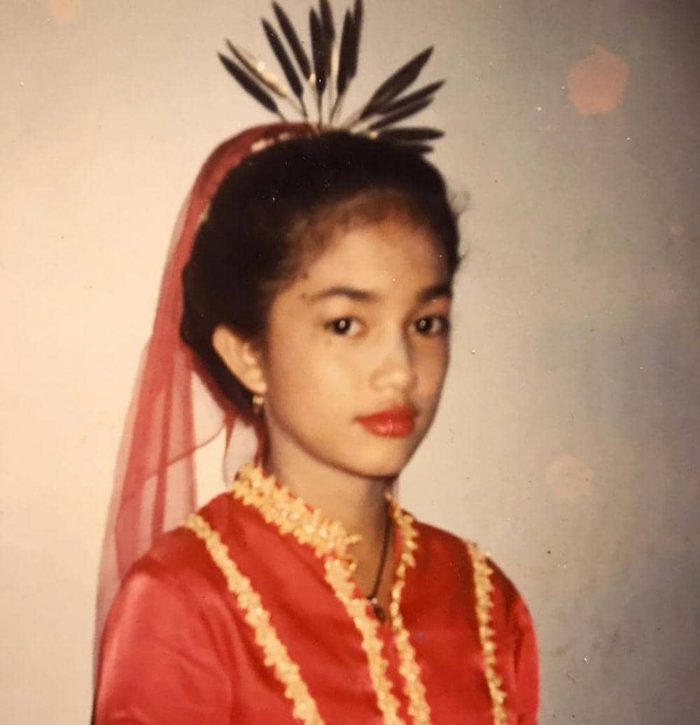 Ussy Sulistiawaty memakai baju adat. (instagram.com/ussypratama)